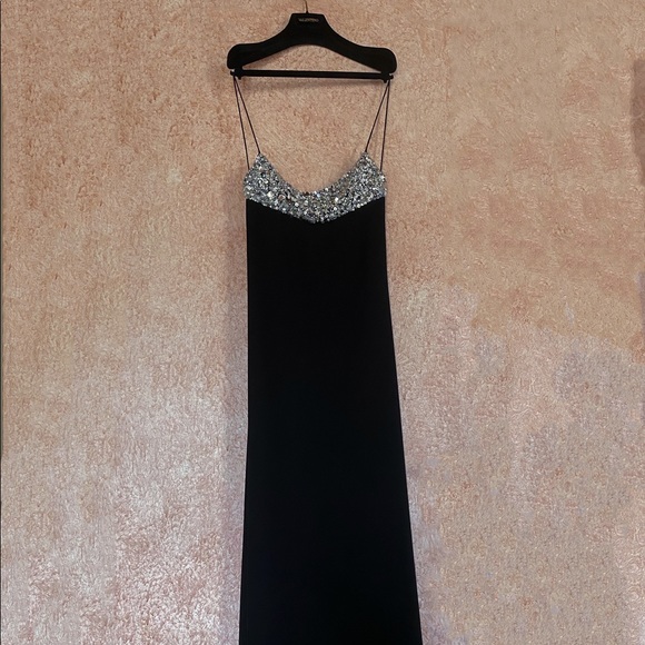 Beautiful silk long Valentino dress with the crystals on the chest area. size 40 - Picture 2 of 10
